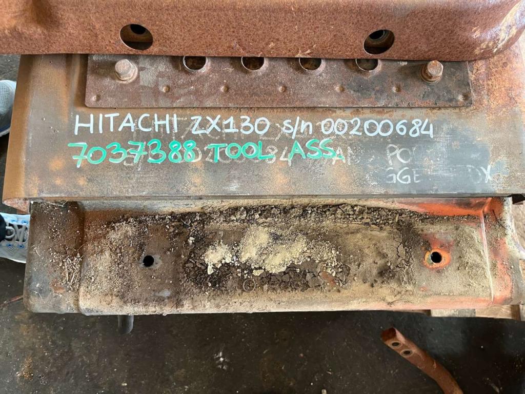 Hitachi ZX130 Photo 20