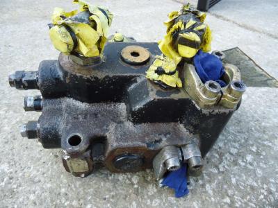Steering gear for Fiat Kobelco/Fiat Hitachi W270 sold by OLM 90 Srl