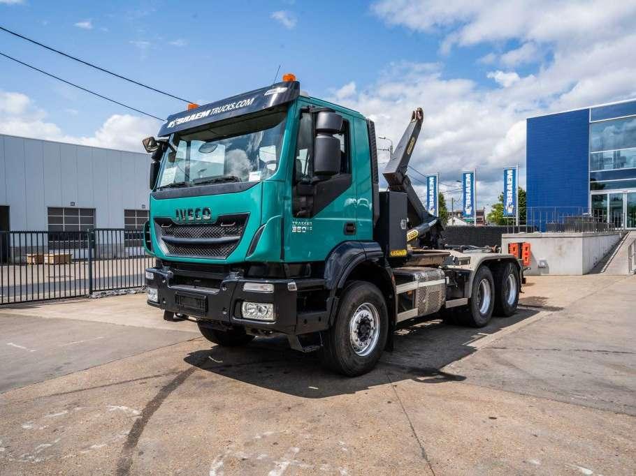 Iveco TRAKKER 360-6x4-PALFINGER Photo 1