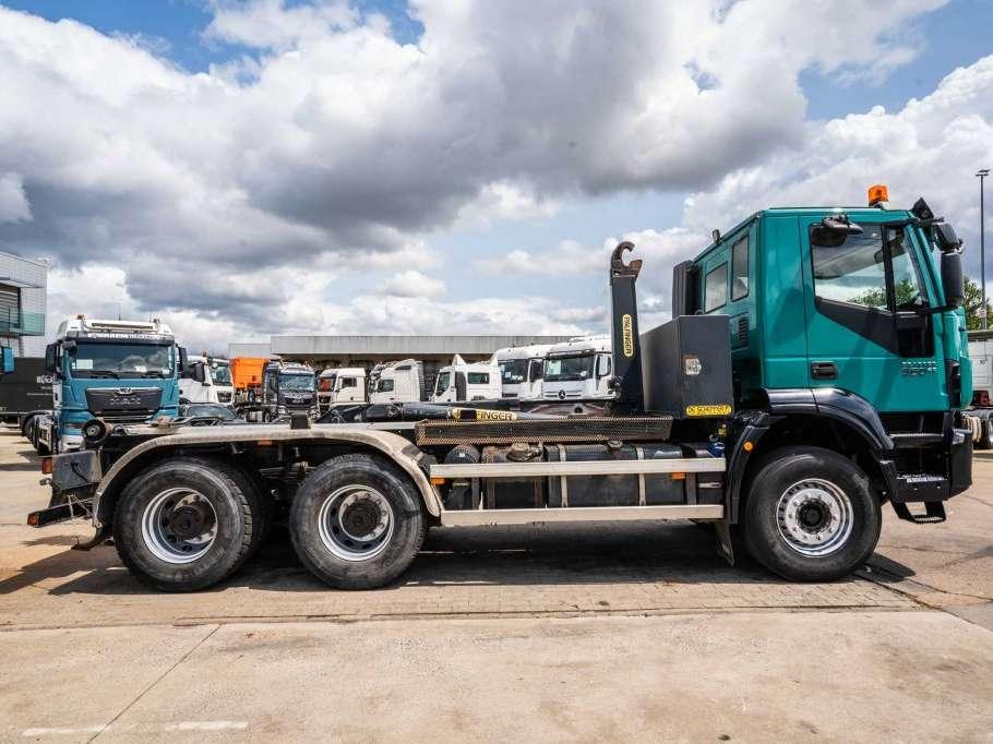 Iveco TRAKKER 360-6x4-PALFINGER Photo 12