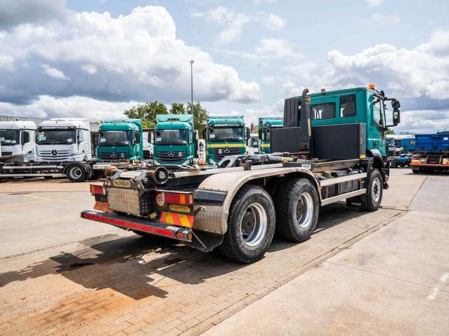 Iveco TRAKKER 360-6x4-PALFINGER Photo 13