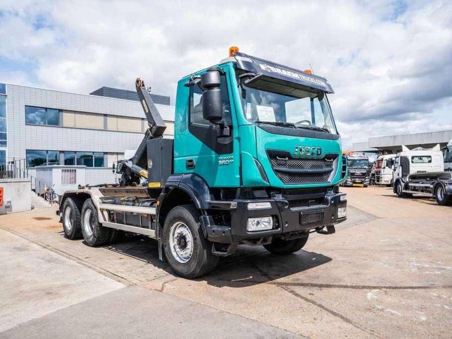 Iveco TRAKKER 360-6x4-PALFINGER Photo 2