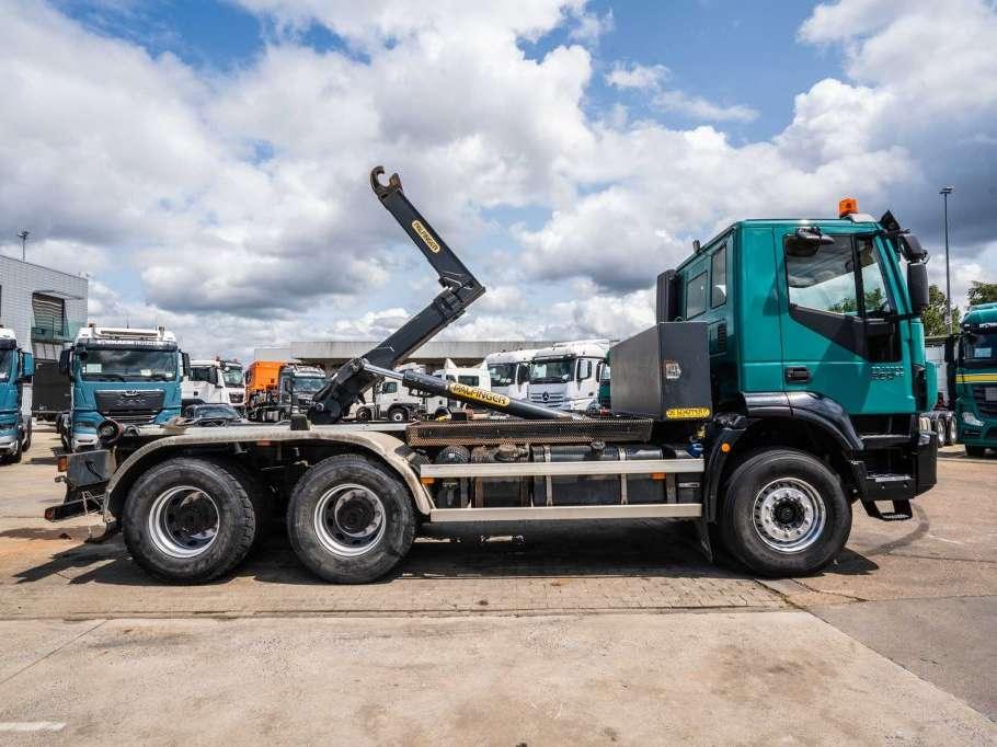 Iveco TRAKKER 360-6x4-PALFINGER Photo 3