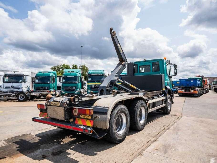 Iveco TRAKKER 360-6x4-PALFINGER Photo 4