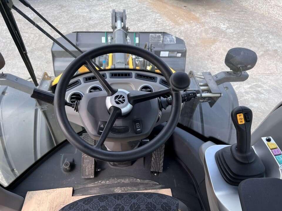 New Holland W110D Photo 10