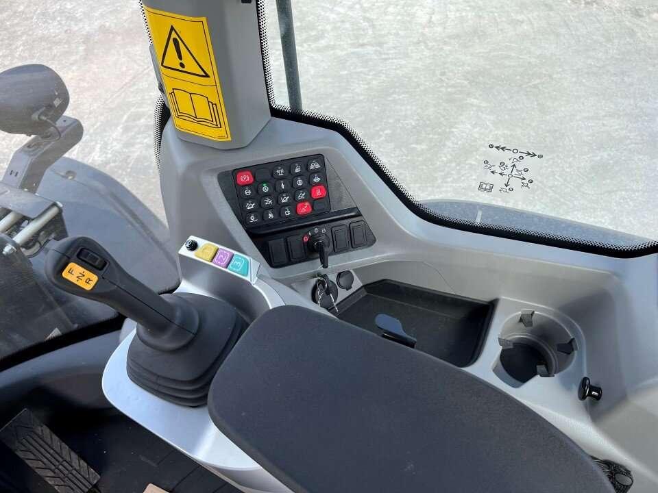 New Holland W110D Photo 9