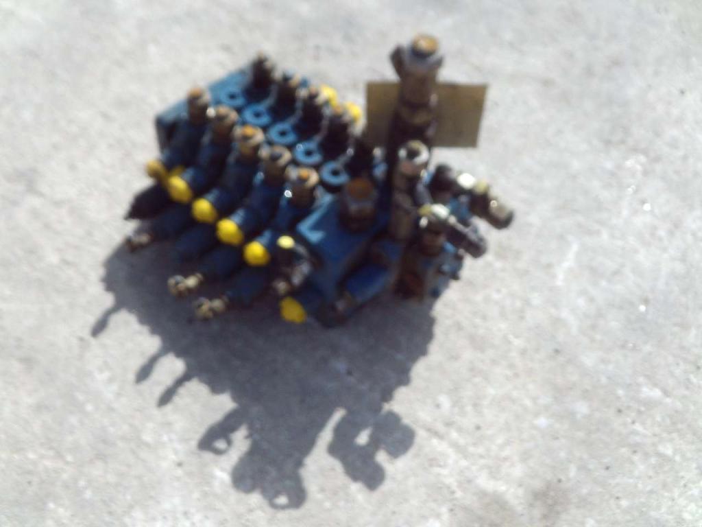 Hydraulic distributor for Mecalac 12MXT Photo 1