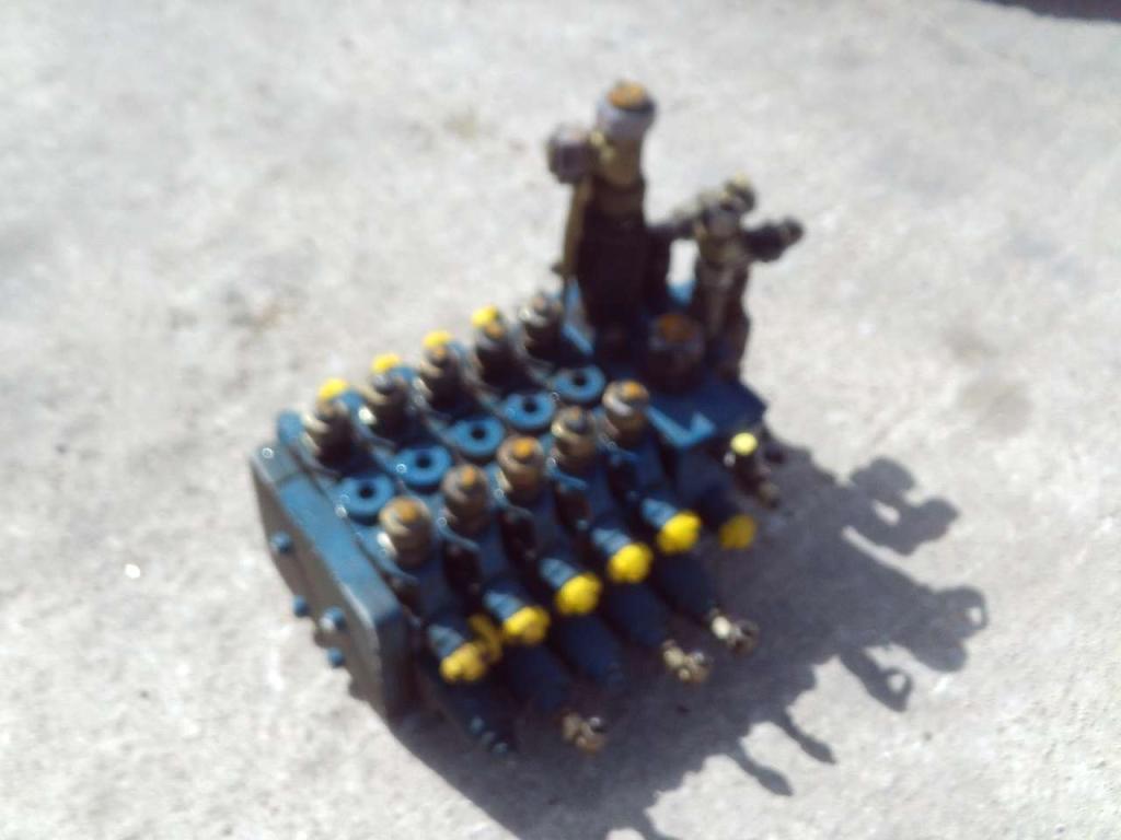 Hydraulic distributor for Mecalac 12MXT Photo 2