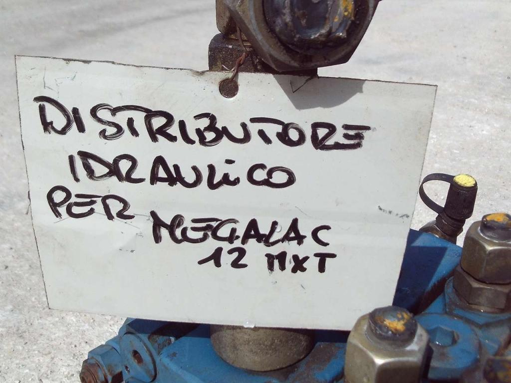 Hydraulic distributor for Mecalac 12MXT Photo 5