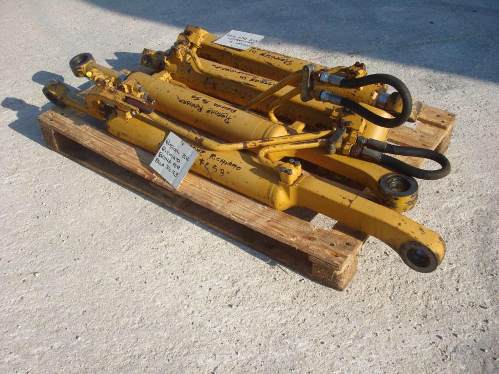 Bucket rotation piston for Fiat Allis FL5B Photo 1