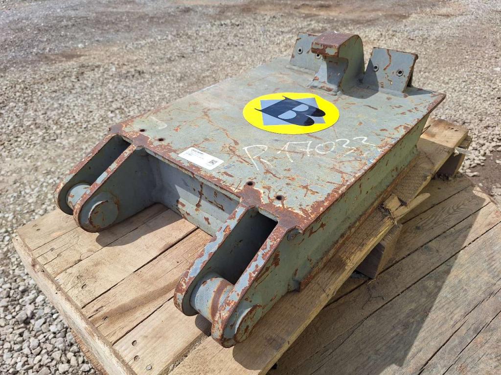 S1 for 20-25 ton excavators Attachment plate Photo 3