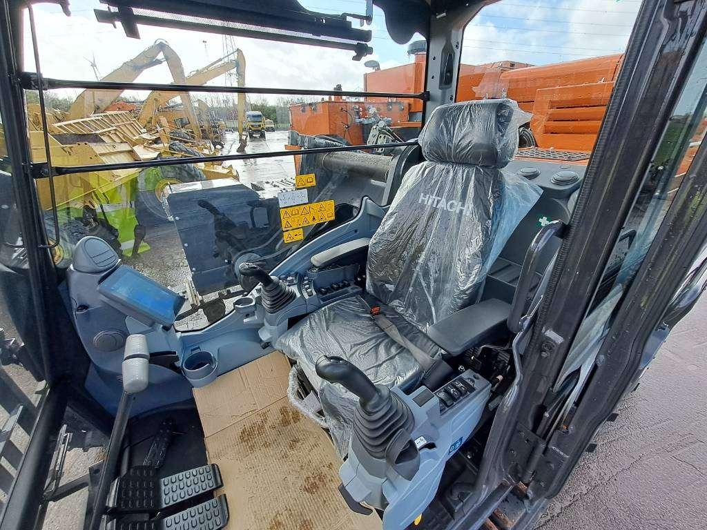 Hitachi ZX890LCR-7 Photo 15