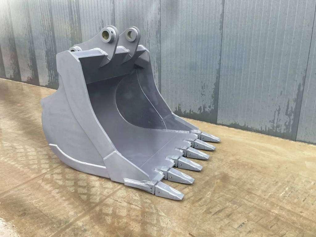 Komatsu PC390 Photo 1