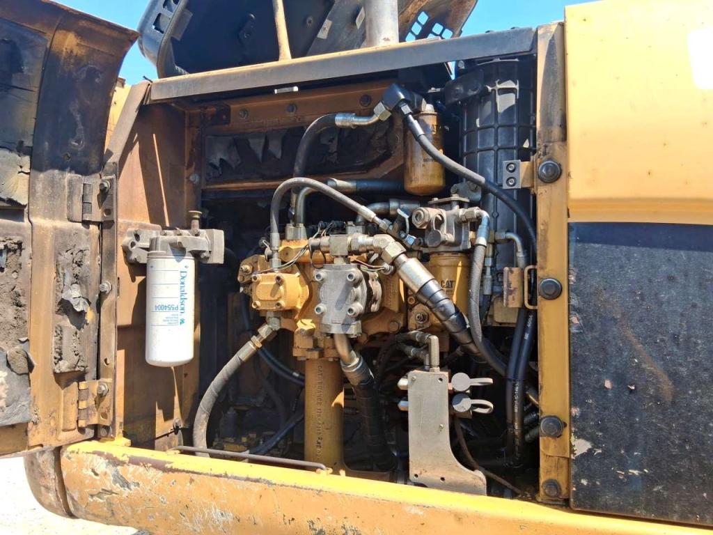 Caterpillar 323D Photo 10