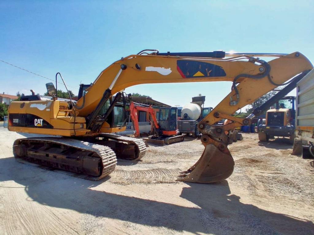 Caterpillar 323D Photo 2