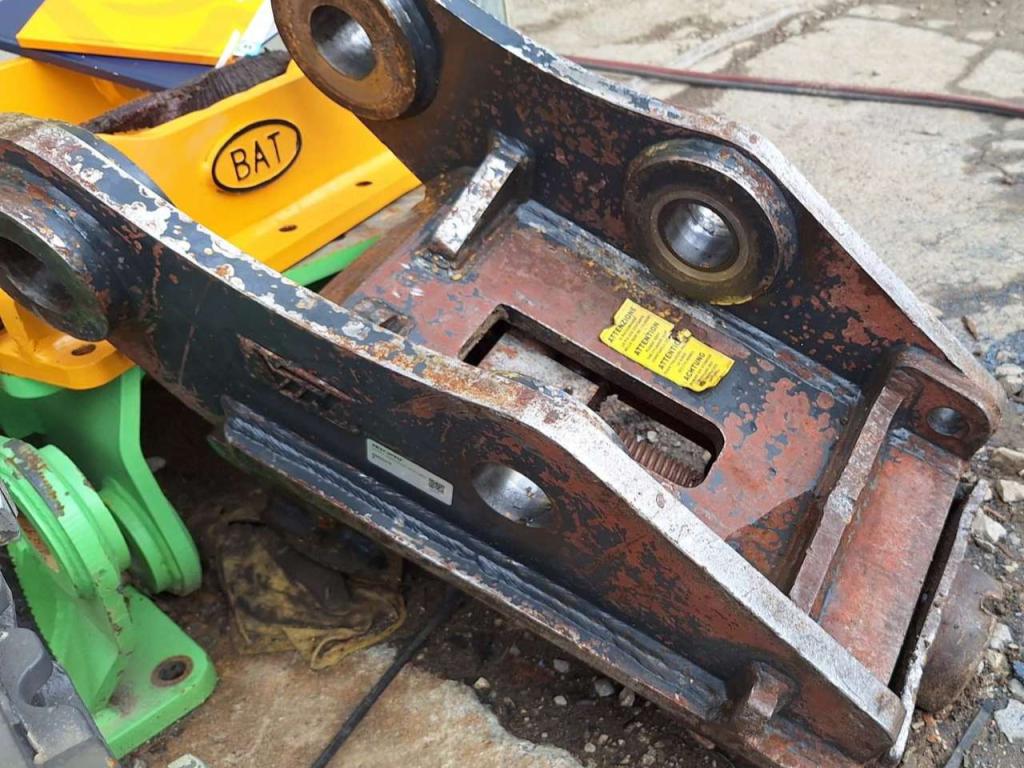 VTN UNI60 mechanical quick coupler for 11-16 ton excavators Photo 1