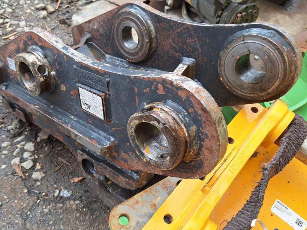 VTN UNI60 mechanical quick coupler for 11-16 ton excavators Photo 4