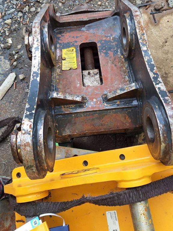 VTN UNI60 mechanical quick coupler for 11-16 ton excavators Photo 5