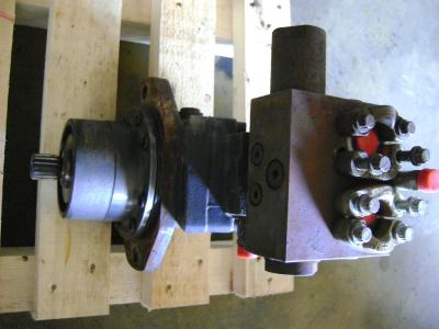 Track motor for O&K (Orenstein & Koppel) RH 6-22 sold by PRV Ricambi Srl