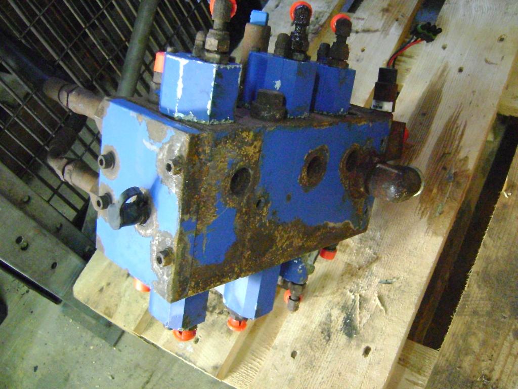 Hydraulic distributor for Fiat Kobelco W 130 Evo Photo 1
