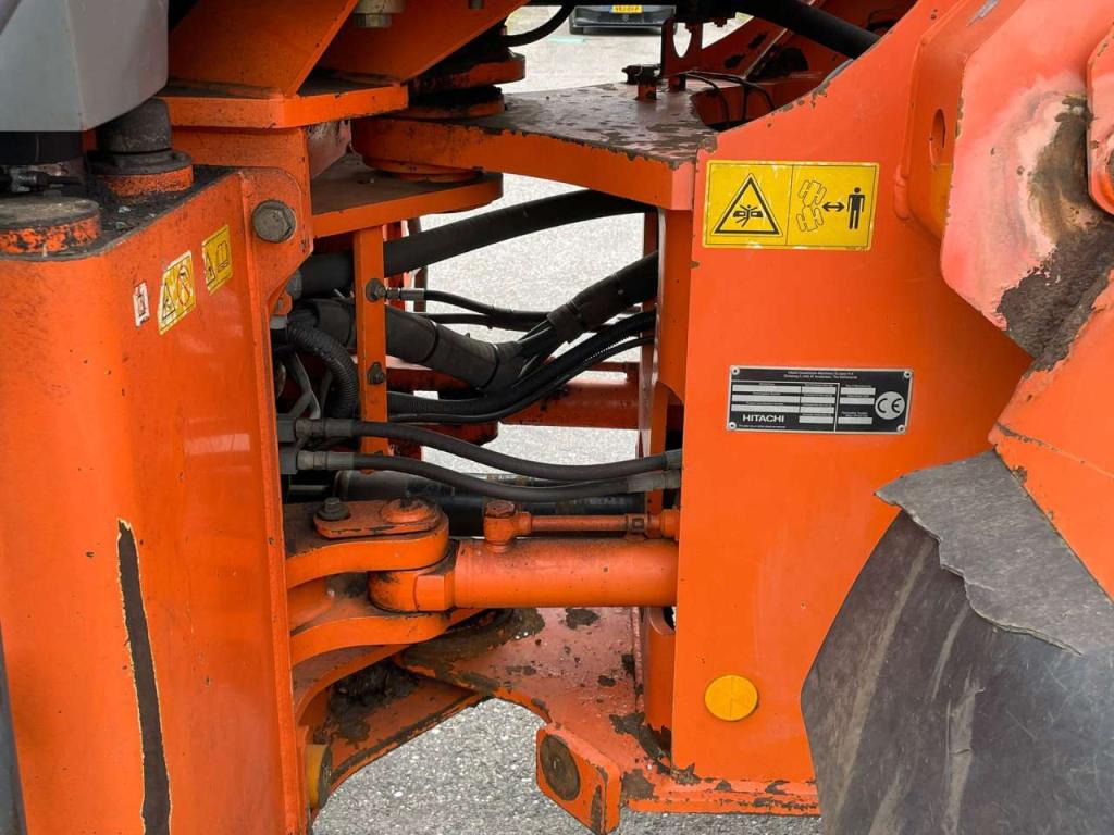 Hitachi ZW150 Photo 15