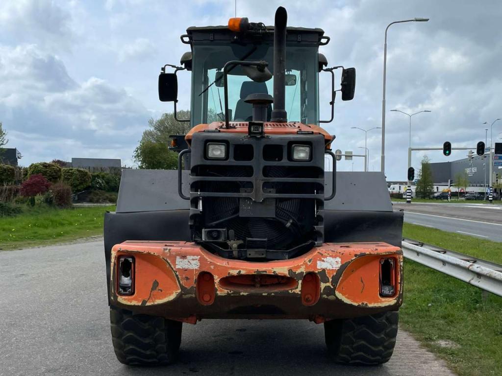 Hitachi ZW150 Photo 4