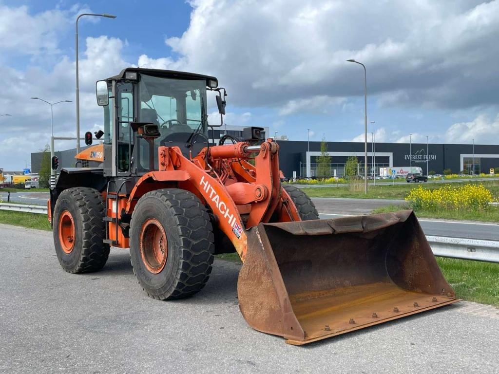 Hitachi ZW150 Photo 7