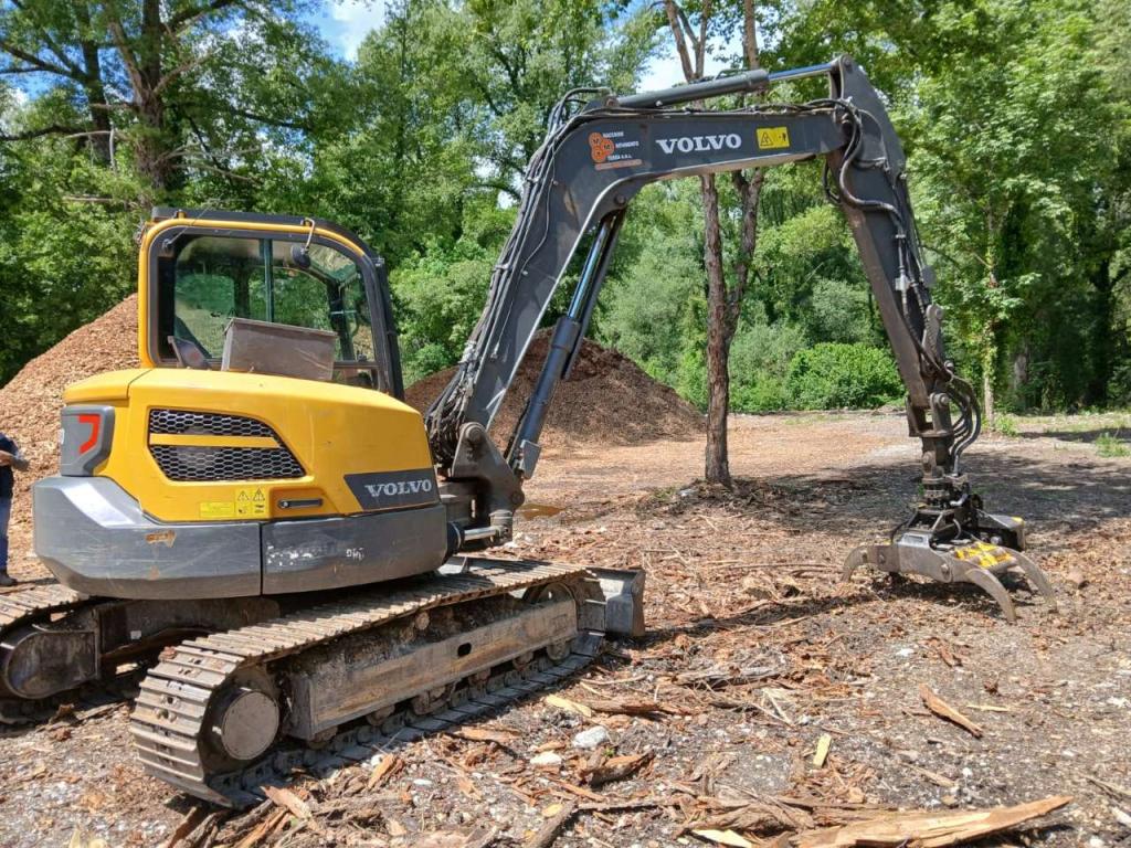 Volvo ECR880 Photo 2