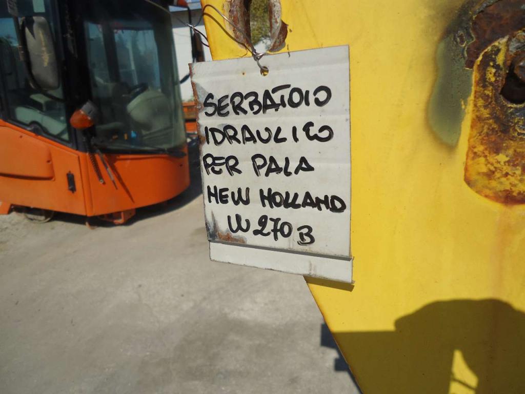 Oil tank for New Holland W270B Photo 5