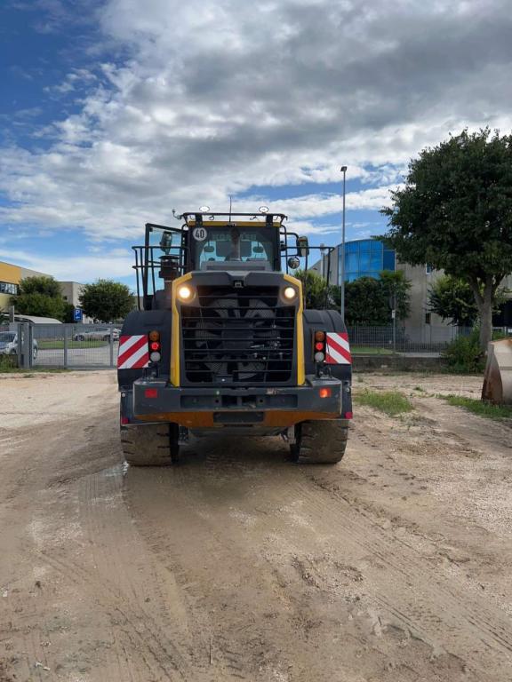 Komatsu WA380-8E0 Photo 8