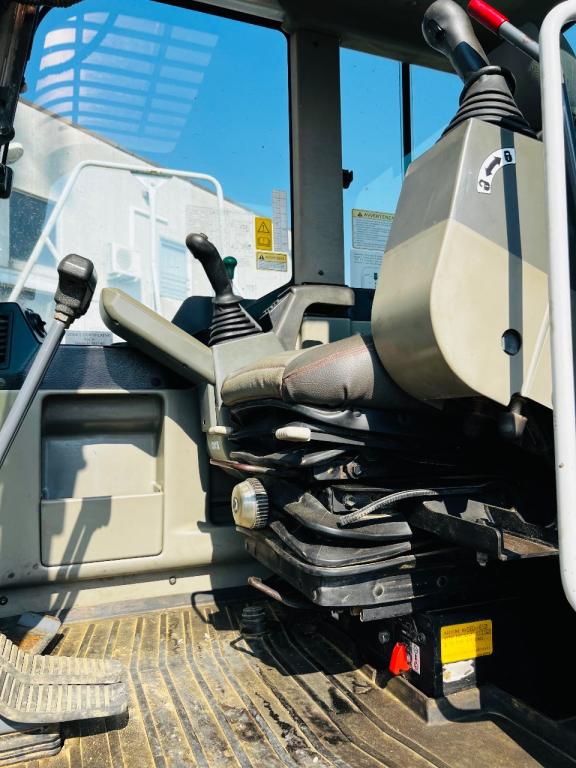 Takeuchi TB1140 Photo 6