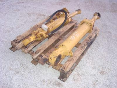Bucket rotation piston for Caterpillar 955L/955K sold by OLM 90 Srl