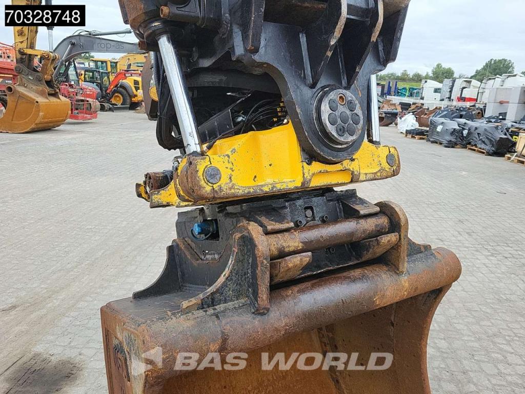 Hitachi ZX250 LC -6 Roto + Bucket Photo 15