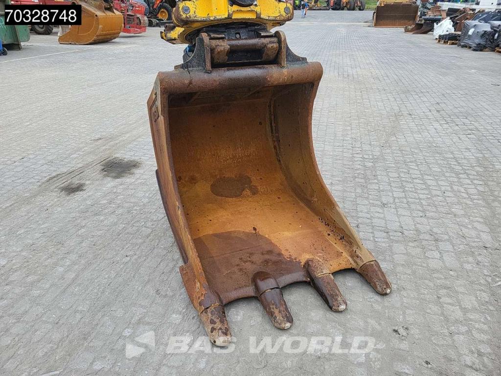 Hitachi ZX250 LC -6 Roto + Bucket Photo 16