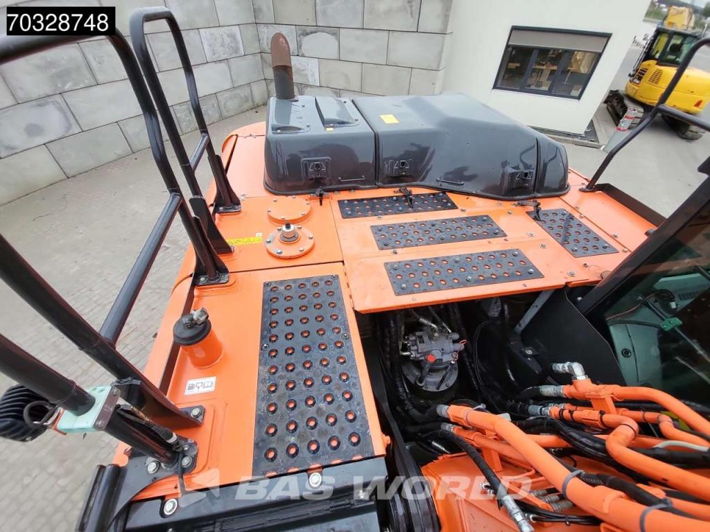 Hitachi ZX250 LC -6 Roto + Bucket Photo 24