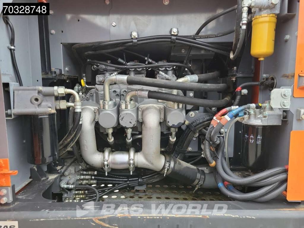 Hitachi ZX250 LC -6 Roto + Bucket Photo 27