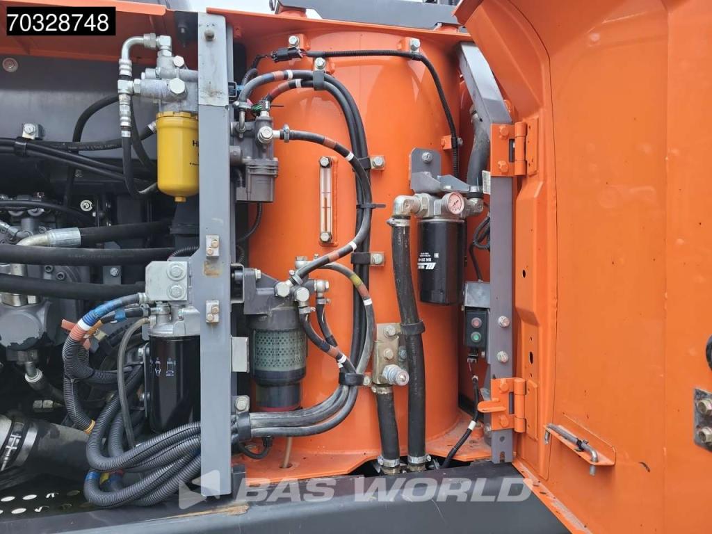 Hitachi ZX250 LC -6 Roto + Bucket Photo 28