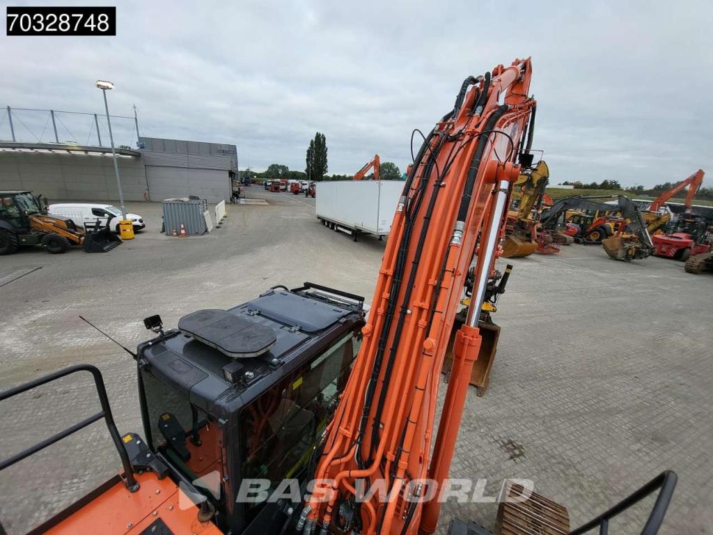 Hitachi ZX250 LC -6 Roto + Bucket Photo 8