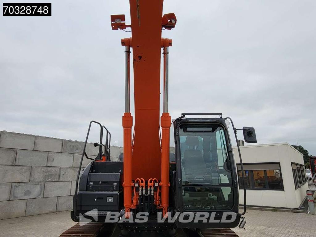 Hitachi ZX250 LC -6 Roto + Bucket Photo 9