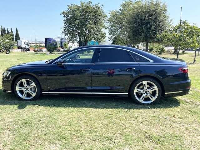 AUDI A8 Photo 3