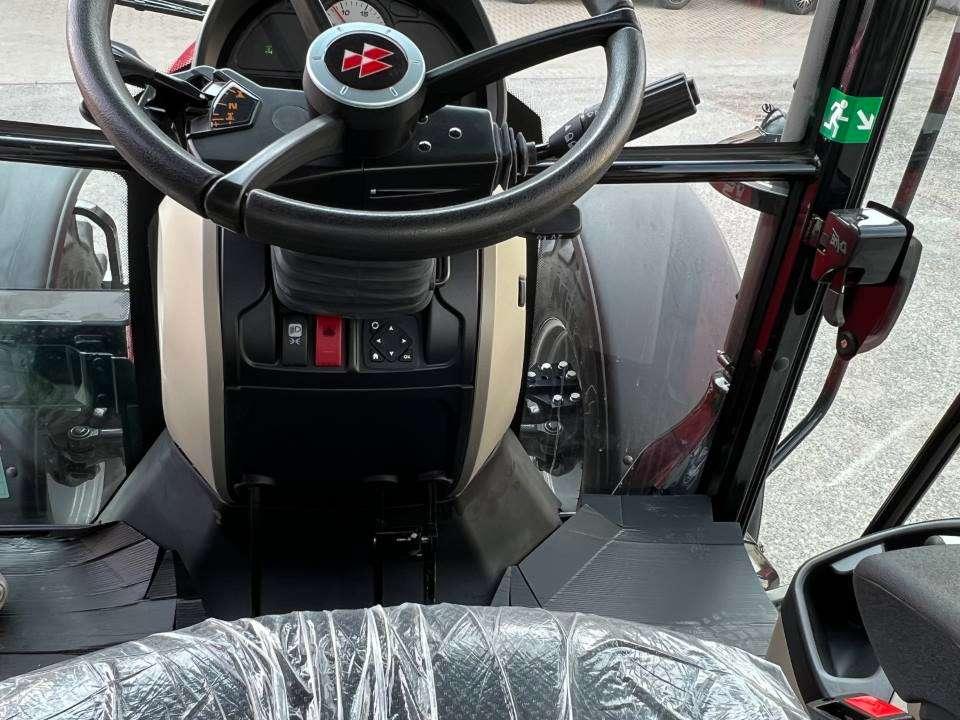 Massey Ferguson 5711 DYNA4 4X4 Photo 10