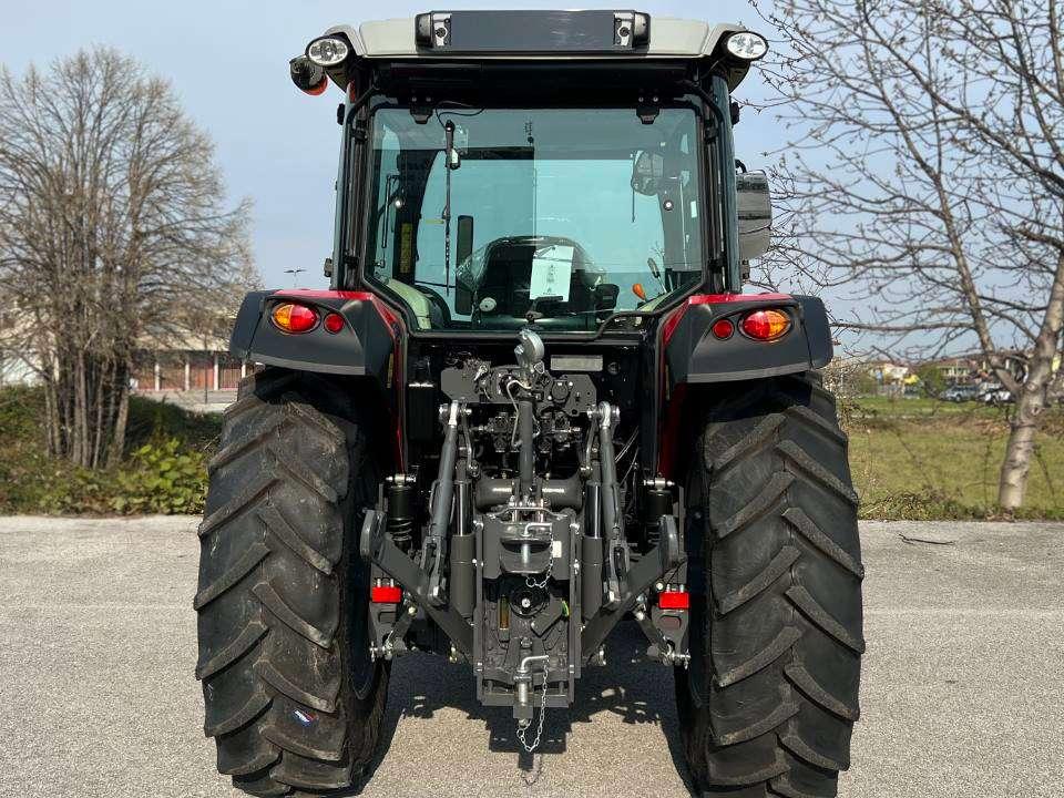 Massey Ferguson 5711 DYNA4 4X4 Photo 12