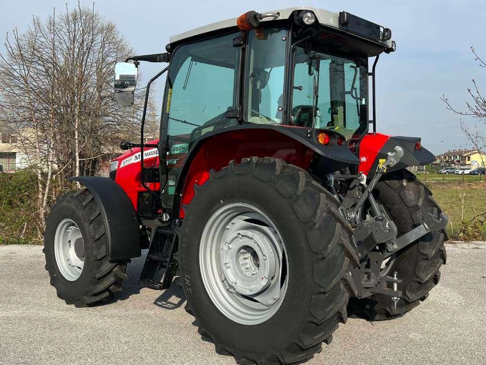 Massey Ferguson 5711 DYNA4 4X4 Photo 3