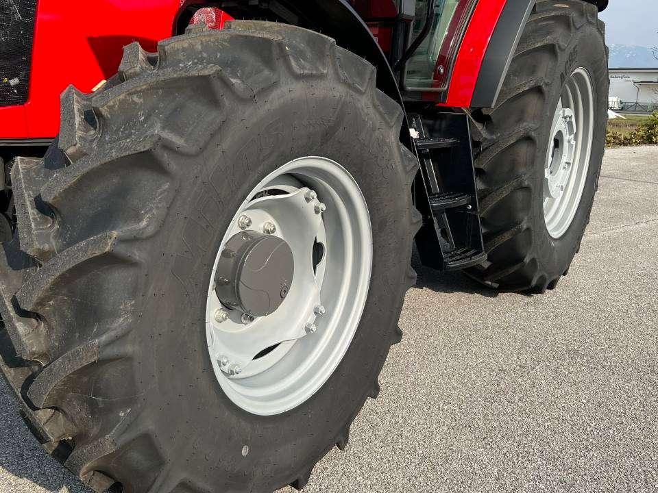 Massey Ferguson 5711 DYNA4 4X4 Photo 4