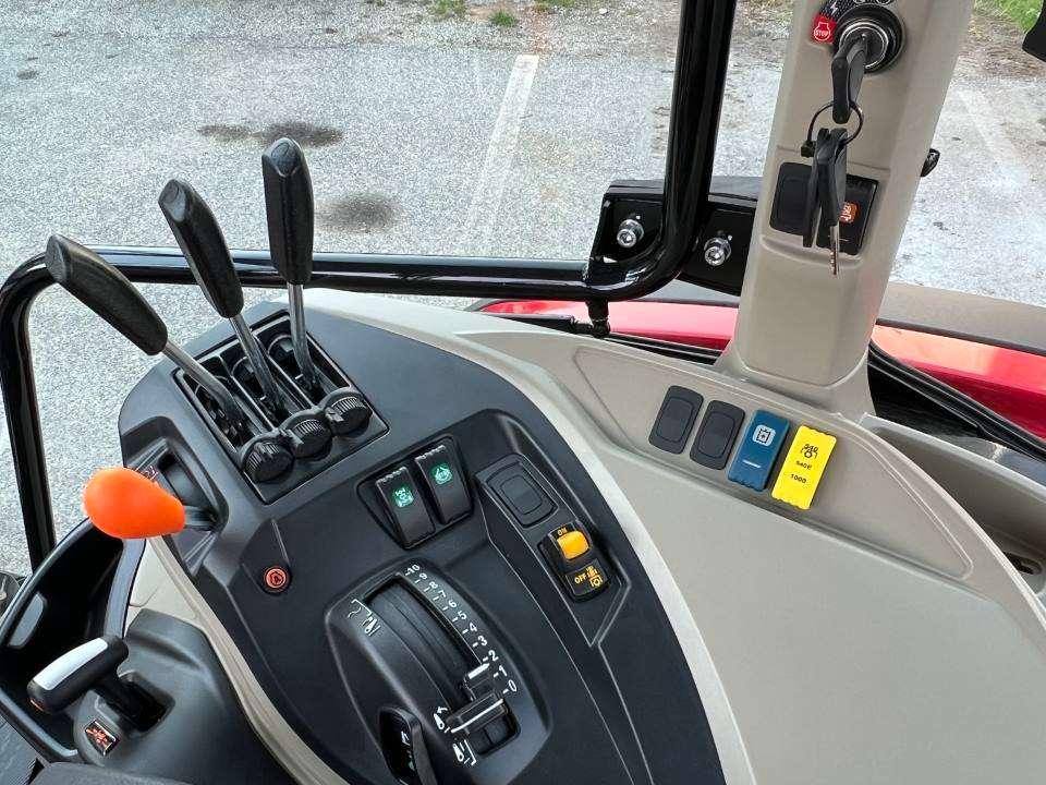 Massey Ferguson 5711 DYNA4 4X4 Photo 7