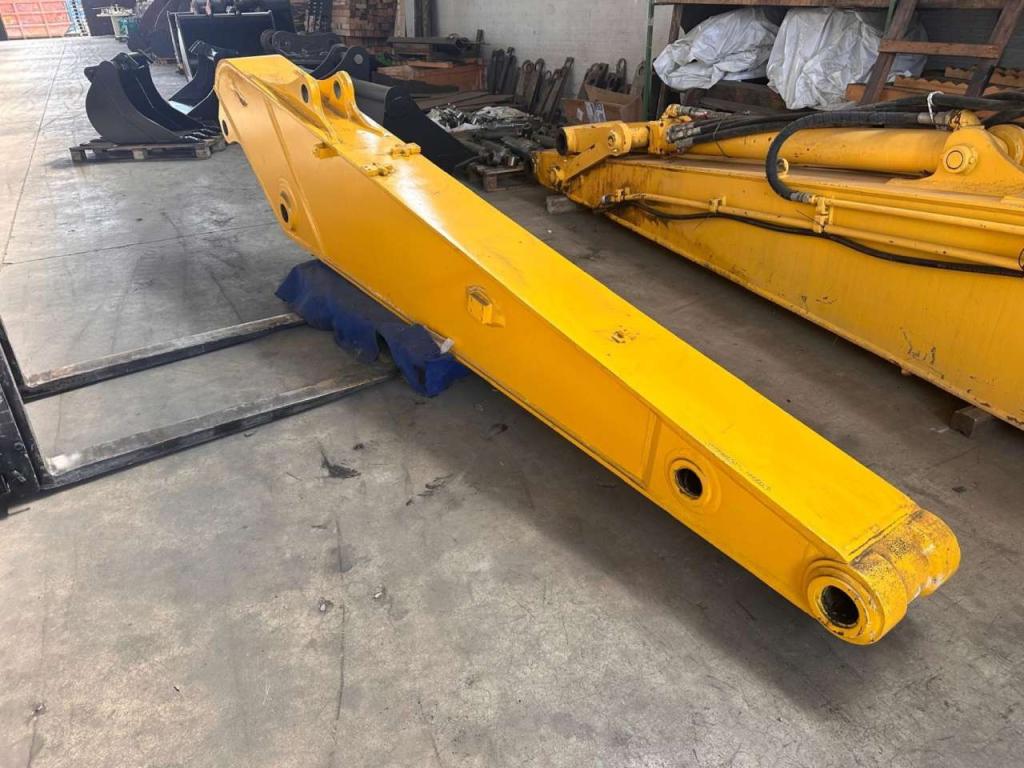 Komatsu PC210 Photo 1