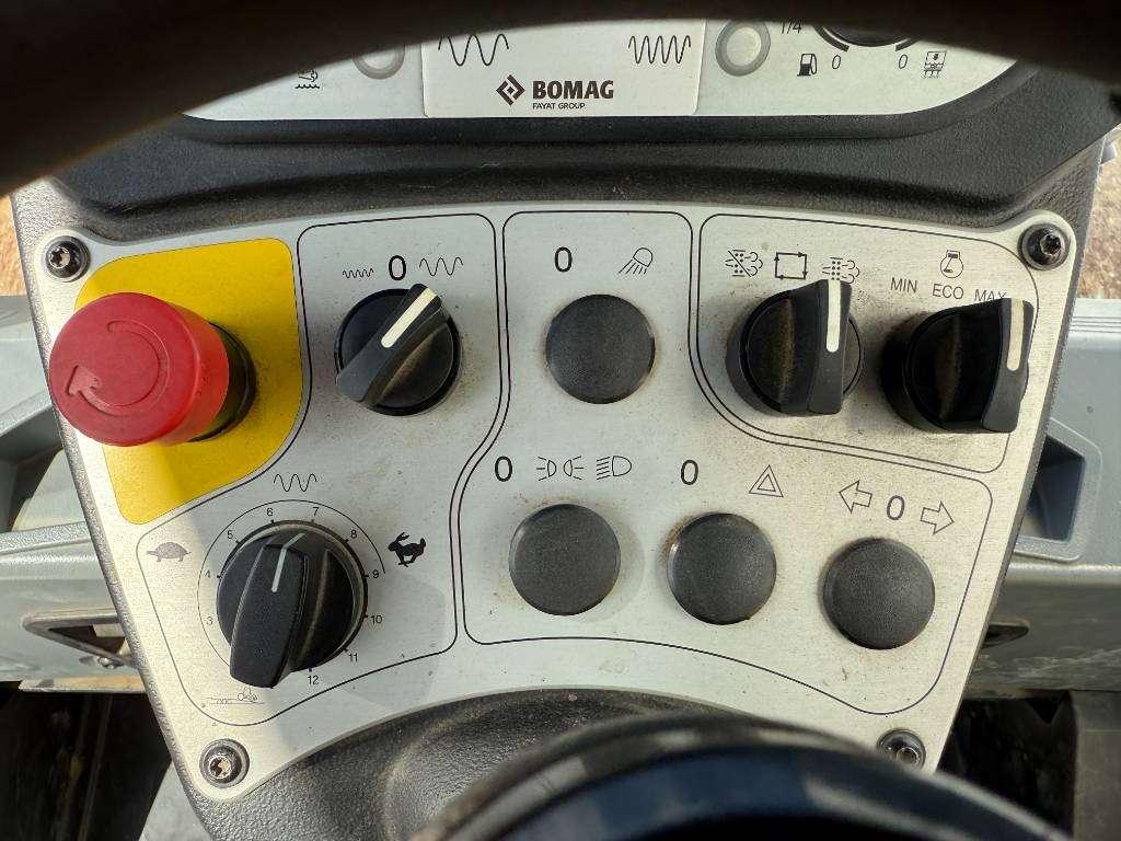 Bomag BW211DH-5 - German Machine / Only 1311 Hours Photo 11