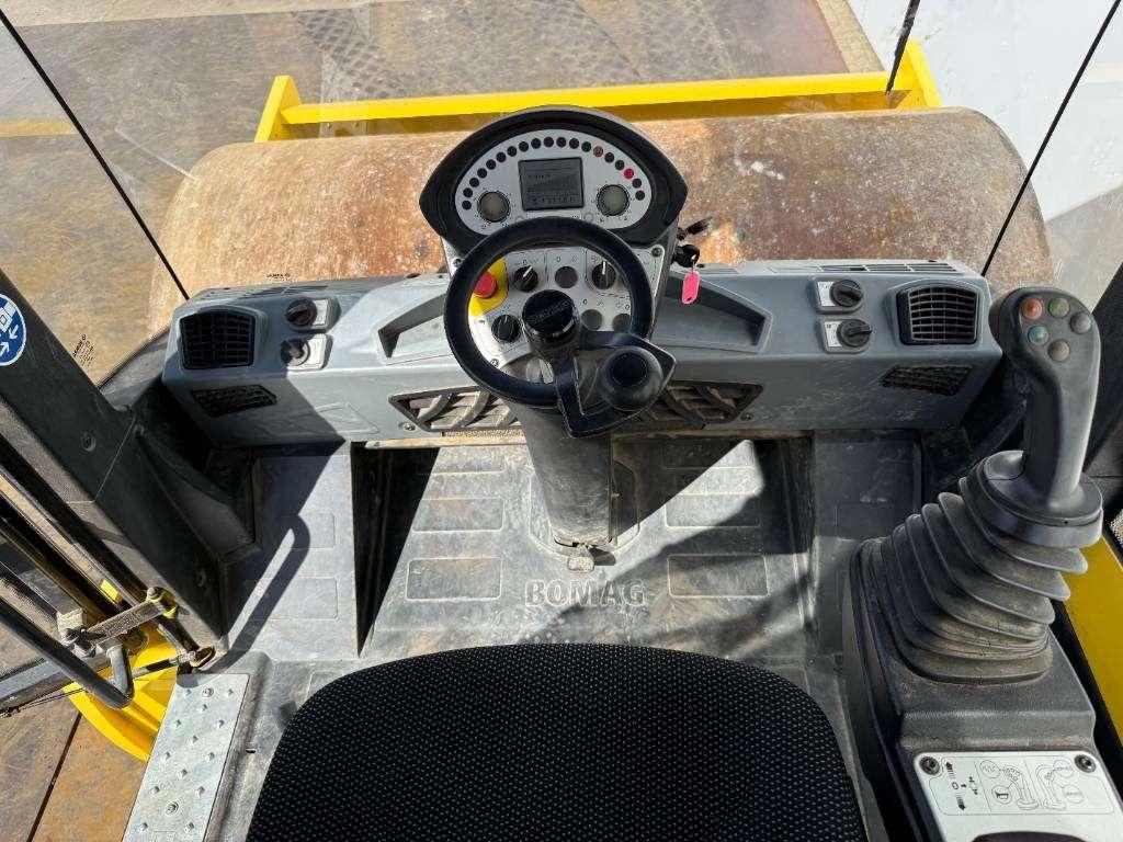 Bomag BW211DH-5 - German Machine / Only 1311 Hours Photo 9