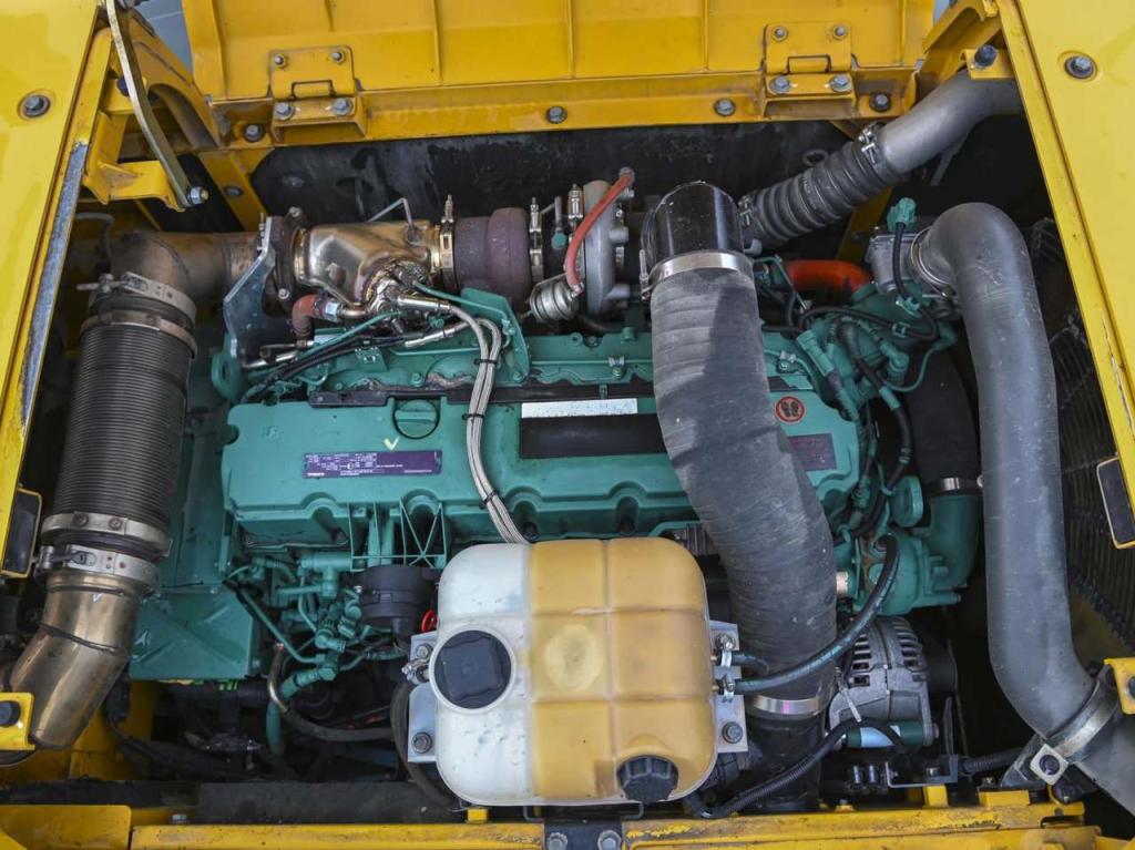 Volvo EC300D NL Photo 16