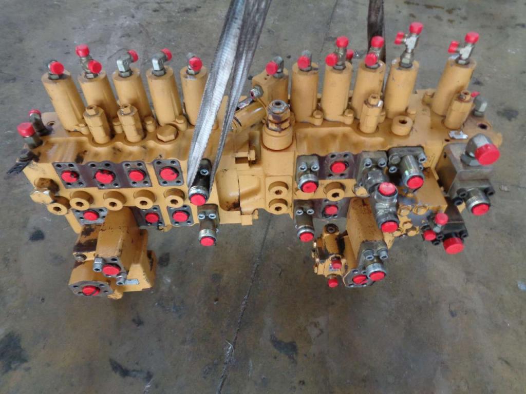 Hydraulic distributor for Caterpillar 318 C Photo 1